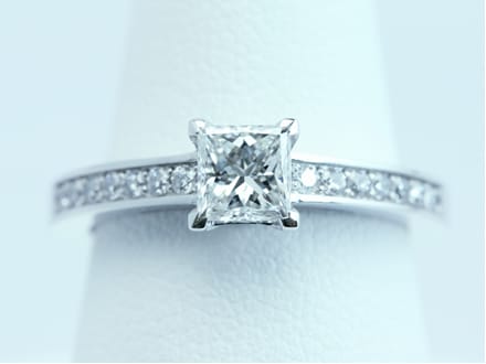 プリンセスカットのダイヤモンドで婚約指輪をオーダーメイド | 山梨 