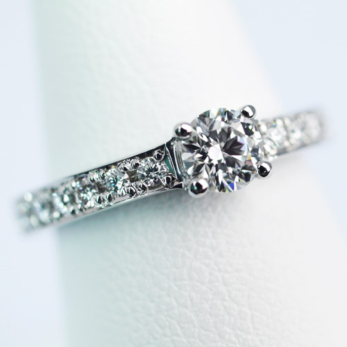 婚約指輪 レイ ラウンドブリリアント 0.30ct プラチナ 愛知県のお客様