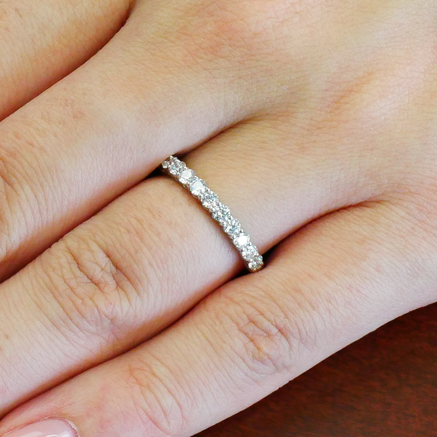 エタニティリング 20代、30代の方の婚約指輪に 重ね着けも可愛い10万円 