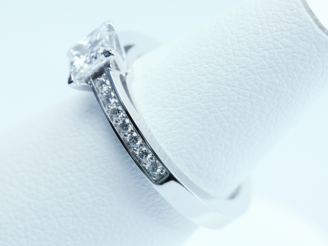 プリンセスカット ダイヤ 【0.50ct E VVS2】 婚約指輪の新作です 