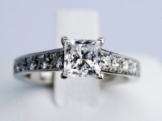 “0.75ct”プリンセスカット、オーダーメイド婚約指輪