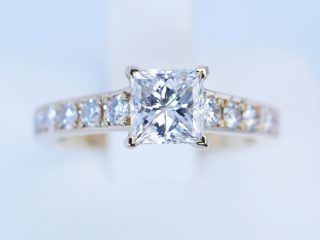 プリンセスカットのオーダーメイド婚約指輪【K18】”1.069ct”