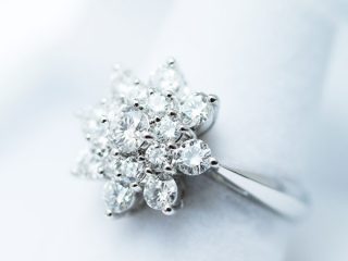17個のダイヤモンド"0.90ct"の婚約指輪