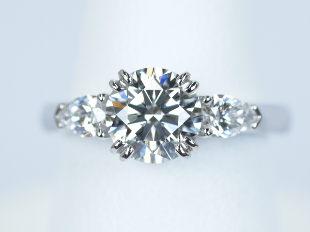 婚約指輪 1カラット ダイヤモンド ペアシェイプ