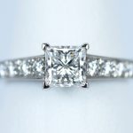 プリンセスカットの婚約指輪 クリスマスにプロポーズするお客様のために！
