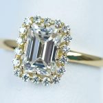 エメラルドカットの婚約指輪。ダイヤモンド 1.2カラット G VS1
