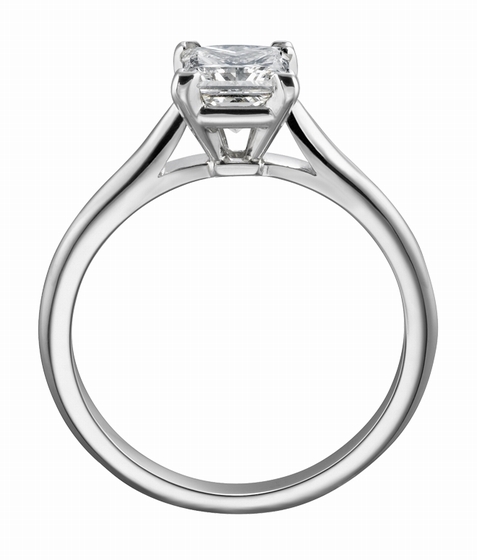 ソリテール プリンセスカットの婚約指輪。北海道札幌市のK様からのご 