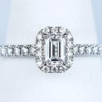 エメラルドカットの婚約指輪　0.37カラット D VVS2 ダイヤモンド