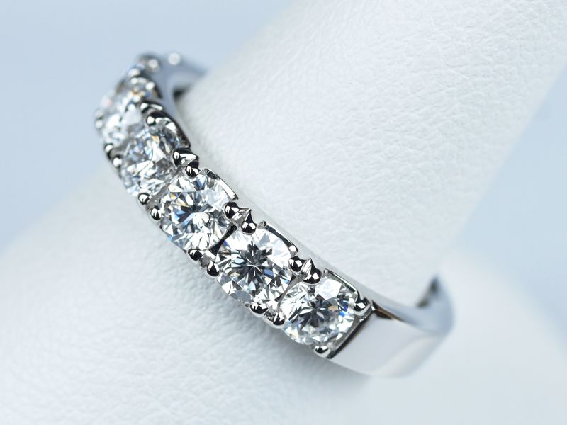 神奈川県のお客様 直径3.6ミリ 7個 合計1.31カラット ダイヤモンドを使ったハーフエタニティリングです。 | オーダーメイド通販