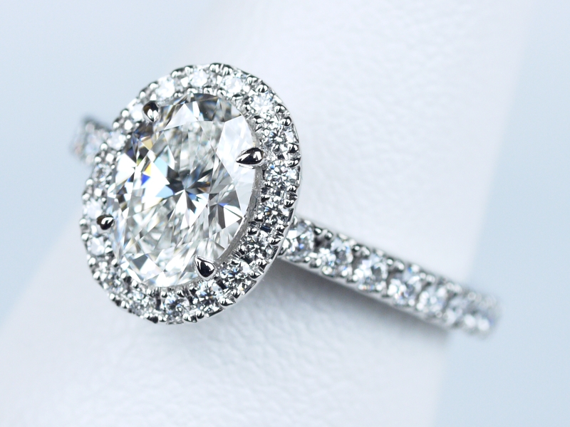 1カラット ダイヤ 婚約指輪 オーバルカット 1.01ct F VS1を使った婚約指輪です。 | オーダーメイド通販 | 山梨・甲府の