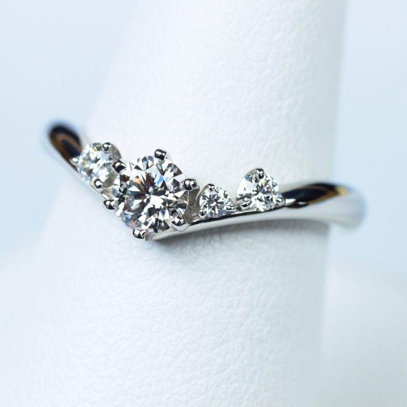 婚約指輪 Tiara 0.30ctダイヤモンド プラチナ