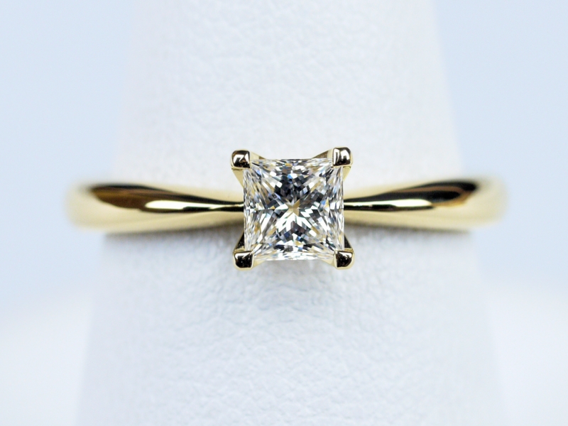 プリンセスカット 0.35ct D VVS2 シンプルなソリテールの婚約指輪です。 | オーダーメイド通販 | 山梨・甲府のジュエリーブランド