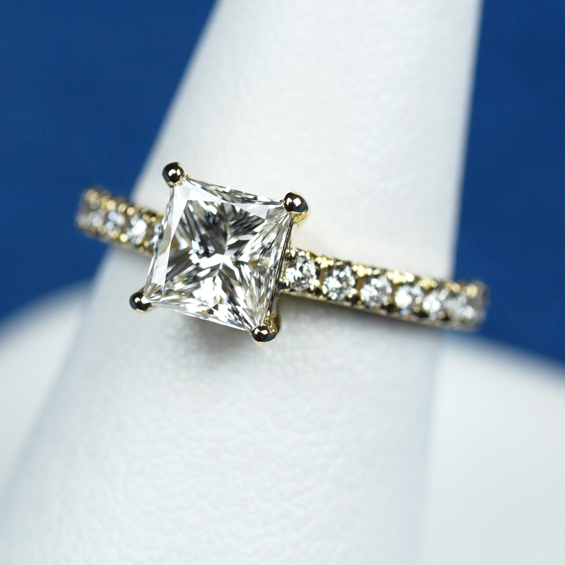 驚異 1.0カラット プリンセスカットの指輪の美しさ 神は細部に宿る。 | オーダーメイド通販 | 山梨・甲府のジュエリーブランドIZURU