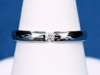 結婚指輪 ダイヤモンドが宙に浮いて見えるように設計しました。