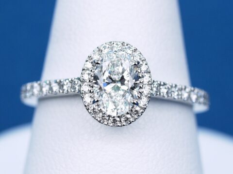 0.7カラット オーバルカット 婚約指輪