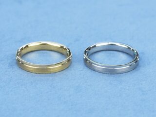 幅3.0ミリ 鍛造の結婚指輪 凸の部分のみツヤ消しの加工をしました。